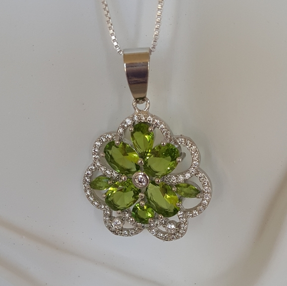 Peridot Green Zircon Pendant - Picture 6 of 9